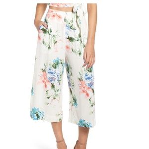 Leith - Capri Flowy Floral Pants - Size M